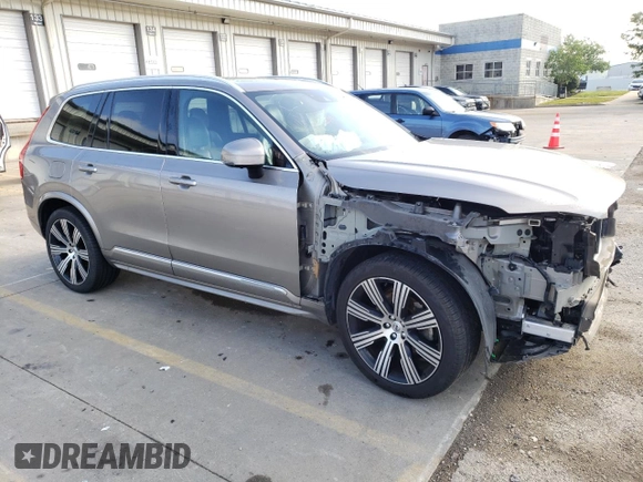 2020 Volvo XC90 Inscription with VIN YV4A22PL8L1573749, listed as a Copart auction lot 60938734 with 100,982 mi miles and Salvage Title. Bid and sale history available at carsss.com. Image 4.