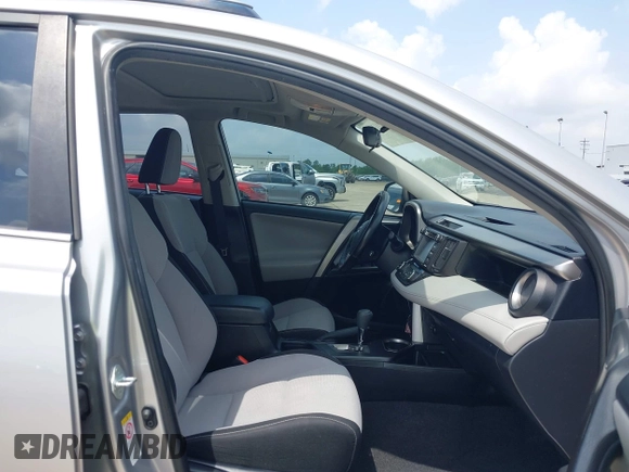 2018 Toyota RAV4 XLE z VIN JTMWFREV5JJ202927, wystawiony jako IAAI lot #42111306 z przebiegiem 118 385 mil mil oraz . Historia ofert i sprzedaży dostępna na DreamBid. Obrazek 5.