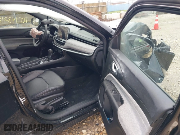 2024 Jeep Compass Latitude Lux with VIN 3C4NJDFN9RT143218, listed as a IAAI auction lot 42109742 with 25,919 mi miles and . Bid and sale history available at DreamBid. Image 5.