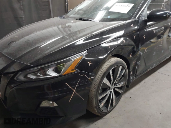 2020 Nissan Altima 2.5 SR with VIN 1N4BL4CV5LC283132, listed as a IAAI auction lot 41688629 with 89,089 mi miles. Bid and sale history available at carsss.com. Image 6.