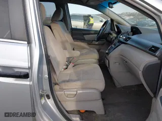 2013 Honda Odyssey LX with VIN 5FNRL5H22DB028827, listed as a IAAI auction lot 41775121 with 211,205 mi miles. Bid and sale history available at carsss.com. Image 5.