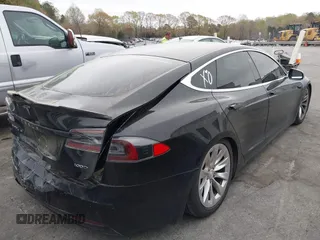 2018 Tesla Model S 75D with VIN 5YJSA1E24JF259874, listed as a IAAI auction lot 41921382 with 82,182 mi miles and . Bid and sale history available at DreamBid. Image 4.