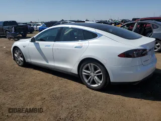 2013 Tesla Model S z VIN 5YJSA1DN0DFP08094, wystawiony jako Copart lot #60047045 z przebiegiem 137 434 mil mil oraz Szkoda całkowita • Salvage title. Historia ofert i sprzedaży dostępna na DreamBid. Obrazek 2.