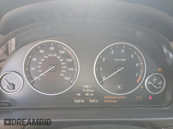 2012 BMW 5 Series 528i xDrive z VIN WBAXH5C56CDW10734, wystawiony jako Copart lot #56601805 z przebiegiem 162 016 mil mil oraz Czysty tytuł • Clean title. Historia ofert i sprzedaży dostępna na DreamBid. Obrazek 9.