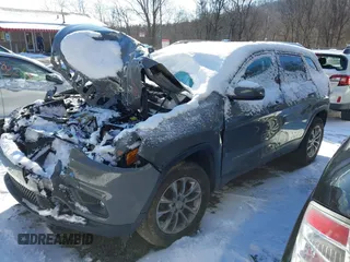 2019 Jeep Cherokee Latitude Plus with VIN 1C4PJMLB9KD469308, listed as a IAAI auction lot 41590025 with 46,676 mi miles. Bid and sale history available at carsss.com. Image 17.
