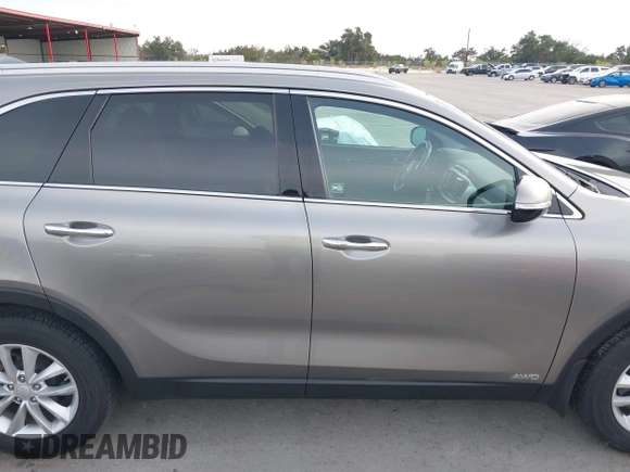 2018 Kia Sorento LX with VIN 5XYPGDA31JG426849, listed as a IAAI auction lot 41019262 with 102,366 mi miles. Bid and sale history available at carsss.com. Image 14.