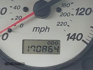 2002 Mazda Protege z VIN JM1BJ245821533704, wystawiony jako IAAI lot #42451904 z przebiegiem 170 864 mil mil oraz . Historia ofert i sprzedaży dostępna na DreamBid. Obrazek 7.