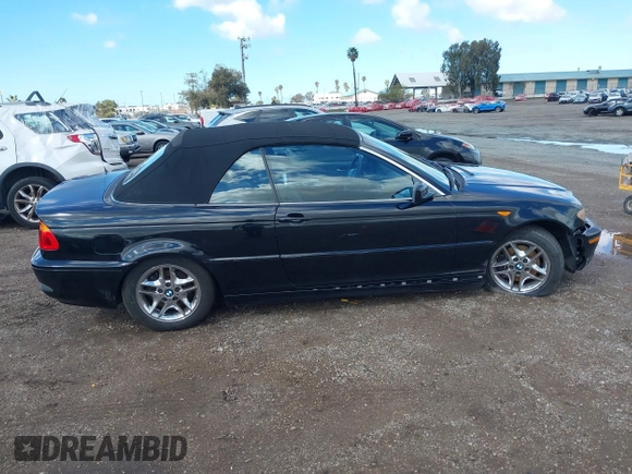 2004 BMW 3 Series 325Ci with VIN WBABW33424PL31311, listed as a IAAI auction lot 41733447 with 117,763 mi miles. Bid and sale history available at carsss.com. Image 14.