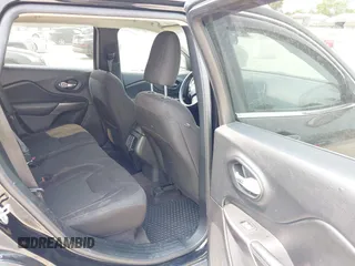 2019 Jeep Cherokee Latitude z VIN 1C4PJLCB2KD114541, wystawiony jako IAAI lot #42399685 z przebiegiem 174 052 mil mil oraz . Historia ofert i sprzedaży dostępna na DreamBid. Obrazek 8.