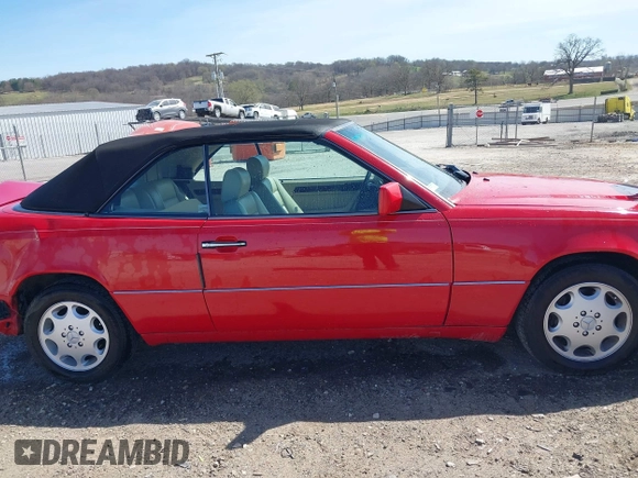 1993 Mercedes-Benz E Class with VIN WDBEA66E7PB881589, listed as a IAAI auction lot 41808158 with 81,268 mi miles. Bid and sale history available at carsss.com. Image 14.