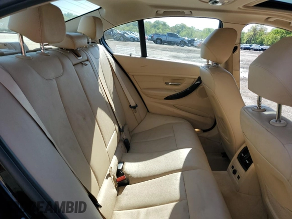 2015 BMW 3 Series 328i xDrive z VIN WBA3B5G58FNS12126, wystawiony jako Copart lot #56388875 z przebiegiem 68 386 mil mil oraz Szkoda całkowita • Salvage title. Historia ofert i sprzedaży dostępna na DreamBid. Obrazek 10.