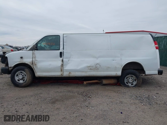 2020 Chevrolet Express Cargo Van with VIN 1GCWGBFP1L1125593, listed as a IAAI auction lot 41514331 with 204,887 mi miles. Bid and sale history available at carsss.com. Image 15.