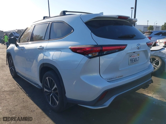 2022 Toyota Highlander XSE with VIN 5TDJZRAH4NS118124, listed as a IAAI auction lot 41916528 with 41,778 mi miles. Bid and sale history available at carsss.com. Image 3.
