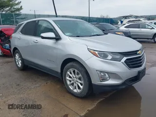 2019 Chevrolet Equinox LT z VIN 2GNAXJEV0K6224557, wystawiony jako IAAI lot #41946724 z przebiegiem 179 748 mil mil oraz . Historia ofert i sprzedaży dostępna na DreamBid. Obrazek 1.