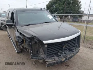 2016 Cadillac Escalade Premium Collection z VIN 1GYS4CKJ6GR266580, wystawiony jako IAAI lot #41558855 z przebiegiem Nie podano mil oraz . Historia ofert i sprzedaży dostępna na DreamBid. Obrazek 1.