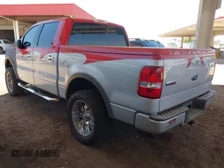 2004 Ford F-150 XLT z VIN 1FTPW14554KB99596, wystawiony jako IAAI lot #42575950 z przebiegiem 142 071 mil mil oraz . Historia ofert i sprzedaży dostępna na DreamBid. Obrazek 3.