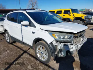 2017 Ford Escape SE z VIN 1FMCU9G93HUE86250, wystawiony jako IAAI lot #41196732 z przebiegiem 113 335 mil mil oraz . Historia ofert i sprzedaży dostępna na DreamBid. Obrazek 1.