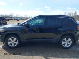 2018 Jeep Compass Latitude with VIN 3C4NJDBBXJT131370, listed as a IAAI auction lot 41850288 with 64,647 mi miles. Bid and sale history available at carsss.com. Image 14.