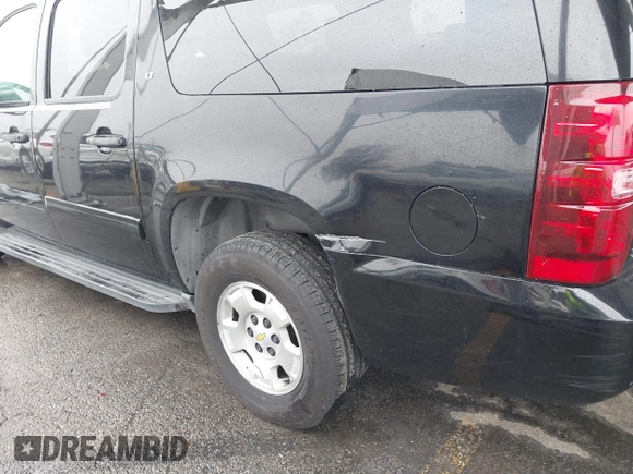 2011 Chevrolet Suburban LT with VIN 1GNSCJE01BR327933, listed as a IAAI auction lot 41813011 with 279,627 mi miles. Bid and sale history available at carsss.com. Image 18.