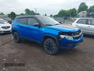 2019 Jeep Compass Trailhawk z VIN 3C4NJDDB6KT760638, wystawiony jako IAAI lot #42634778 z przebiegiem 88 965 mil mil oraz . Historia ofert i sprzedaży dostępna na DreamBid. Obrazek 1.