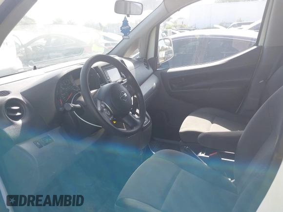 2017 Nissan NV200 S z VIN 3N6CM0KN1HK703120, wystawiony jako IAAI lot #40017819 z przebiegiem 108 983 mil mil oraz . Historia ofert i sprzedaży dostępna na DreamBid. Obrazek 5.