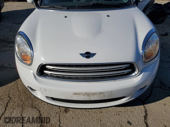 2016 MINI Countryman with VIN WMWZB3C58GWM33239, listed as a Copart auction lot 89364605 with 152,358 mi miles and Salvage title. Bid and sale history available at DreamBid. Image 11.