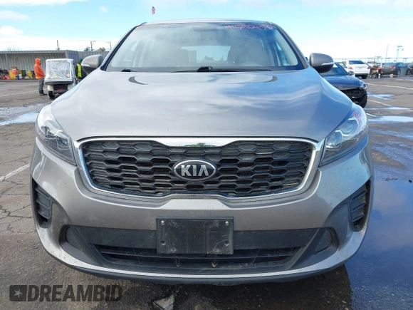 2019 Kia Sorento S V6 with VIN 5XYPG4A52KG469230, listed as a IAAI auction lot 41590453 with 136,602 mi miles. Bid and sale history available at carsss.com. Image 6.