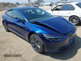 2024 Tesla Model 3 z VIN 5YJ3E1EA4RF870435, wystawiony jako IAAI lot #42087800 z przebiegiem 5533 mil mil oraz . Historia ofert i sprzedaży dostępna na DreamBid. Obrazek 1.