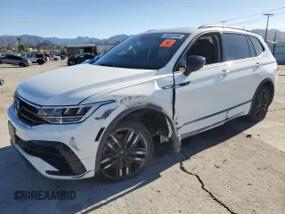 2022 Volkswagen Tiguan SE R-Line Black z VIN 3VVCB7AX0NM095371, wystawiony jako Copart lot #49433195 z przebiegiem 38 286 mil mil oraz Szkoda całkowita • Salvage title. Historia ofert i sprzedaży dostępna na DreamBid. Obrazek 1.