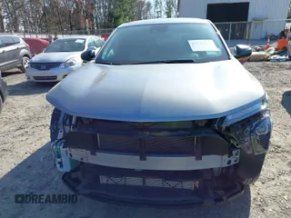 2025 Chevrolet Trax LS z VIN KL77LFEP2SC055126, wystawiony jako IAAI lot #42112330 z przebiegiem 12 490 mil mil oraz . Historia ofert i sprzedaży dostępna na DreamBid. Obrazek 6.