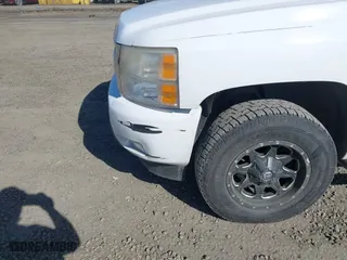 2007 Chevrolet Silverado 1500 LTZ with VIN 2GCFK13Y471695819, listed as a IAAI auction lot 41755850 with 216,487 mi miles. Bid and sale history available at carsss.com. Image 6.