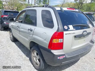 2005 Kia Sportage LX with VIN KNDJF724957093031, listed as a IAAI auction lot 42024810 with 141,557 mi miles. Bid and sale history available at carsss.com. Image 3.