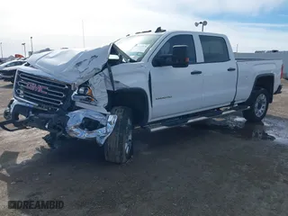 2018 GMC Sierra 2500HD with VIN 1GT12REG3JF164477, listed as a IAAI auction lot 41011570 with 162,491 mi miles. Bid and sale history available at carsss.com. Image 17.