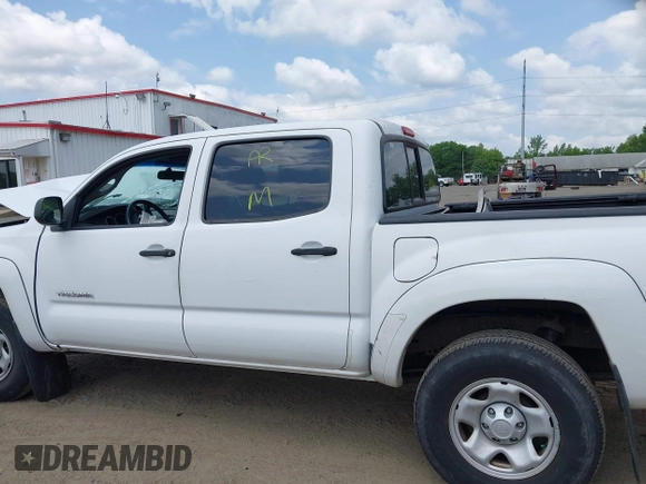 2007 Toyota Tacoma PreRunner z VIN 5TEJU62N77Z327977, wystawiony jako IAAI lot #42450935 z przebiegiem 140 983 mil mil oraz . Historia ofert i sprzedaży dostępna na DreamBid. Obrazek 14.