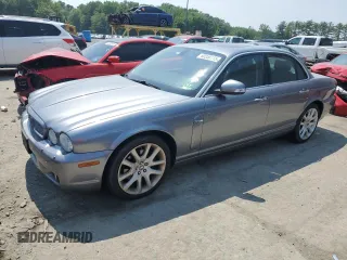 2008 Jaguar XJ 8 z VIN SAJWA71B28SH28150, wystawiony jako Copart lot #60358115 z przebiegiem 111 114 mil mil oraz Czysty tytuł • Clean title. Historia ofert i sprzedaży dostępna na DreamBid. Obrazek 1.