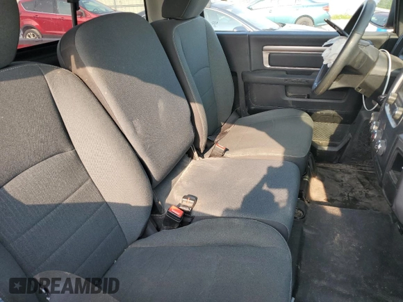2022 Ram 1500 Express z VIN 3C6JR6AG8NG239024, wystawiony jako Copart lot #58203275 z przebiegiem 98 492 mil mil oraz Szkoda całkowita • Salvage title. Historia ofert i sprzedaży dostępna na DreamBid. Obrazek 10.