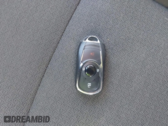 2020 Buick Encore GX Select z VIN KL4MMDSL1LB122826, wystawiony jako IAAI lot #42193925 z przebiegiem 65 805 mil mil oraz . Historia ofert i sprzedaży dostępna na DreamBid. Obrazek 11.