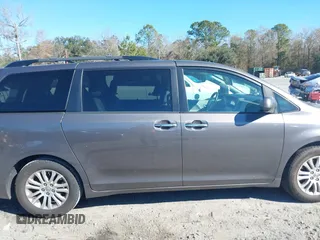2016 Toyota Sienna XLE with VIN 5TDYK3DCXGS706385, listed as a IAAI auction lot 41286243 with 138,553 mi miles. Bid and sale history available at carsss.com. Image 13.