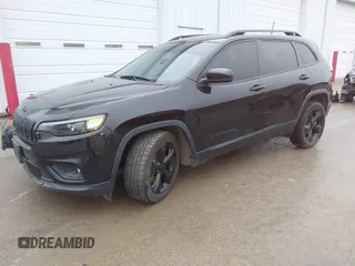 2019 Jeep Cherokee Latitude Plus z VIN 1C4PJLLB8KD396345, wystawiony jako IAAI lot #41201994 z przebiegiem 63 947 mil mil oraz . Historia ofert i sprzedaży dostępna na DreamBid. Obrazek 18.