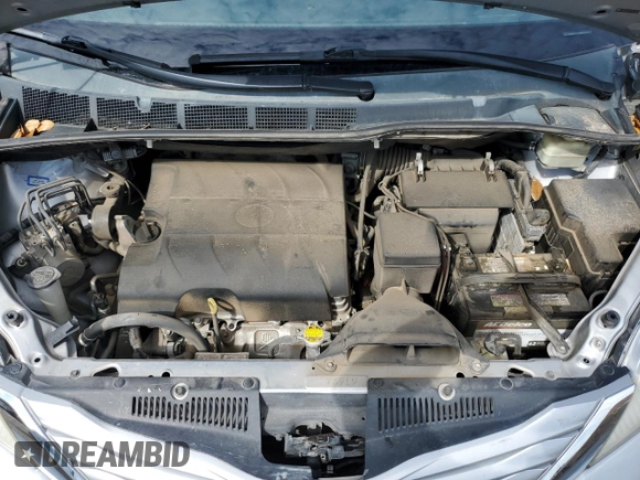 2015 Toyota Sienna LE AAS z VIN 5TDKK3DC1FS678805, wystawiony jako Copart lot #56421605 z przebiegiem 80 435 mil mil oraz Szkoda całkowita • Salvage title. Historia ofert i sprzedaży dostępna na DreamBid. Obrazek 12.