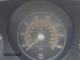 1986 Mercedes-Benz 560 SL z VIN WDBBA48D1GA046931, wystawiony jako IAAI lot #42150091 z przebiegiem 132 030 mil mil oraz . Historia ofert i sprzedaży dostępna na DreamBid. Obrazek 7.