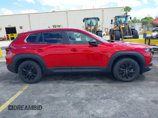 2025 Mazda CX-50 S Preferred z VIN 7MMVABBM9SN332278, wystawiony jako IAAI lot #42203025 z przebiegiem 3673 mil mil oraz . Historia ofert i sprzedaży dostępna na DreamBid. Obrazek 13.