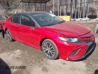 2020 Toyota Camry SE with VIN 4T1G11AK3LU320214, listed as a IAAI auction lot 41649026 with 64,505 mi miles. Bid and sale history available at carsss.com. Image 1.