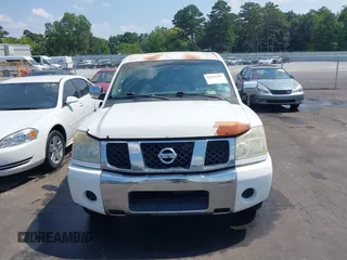 2005 Nissan Titan SE z VIN 1N6BA07A35N554676, wystawiony jako IAAI lot #42593107 z przebiegiem 200 541 mil mil oraz . Historia ofert i sprzedaży dostępna na DreamBid. Obrazek 6.