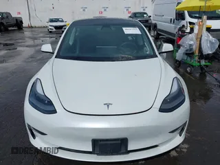2021 Tesla Model 3 Standard Range Plus z VIN 5YJ3E1EA5MF977437, wystawiony jako IAAI lot #40297512 z przebiegiem 72 039 mil mil oraz . Historia ofert i sprzedaży dostępna na DreamBid. Obrazek 12.