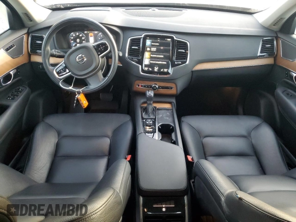 2021 Volvo XC90 Momentum z VIN YV4102CKXM1705883, wystawiony jako Copart lot #73878304 z przebiegiem 23 558 mil mil oraz Szkoda całkowita • Salvage title. Historia ofert i sprzedaży dostępna na DreamBid. Obrazek 8.