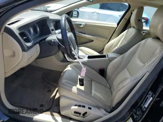 2013 Volvo S60 T5 Premier z VIN YV1612FS5D2186974, wystawiony jako Copart lot #57960215 z przebiegiem 142 598 mil mil oraz Szkody całkowita. Historia ofert i sprzedaży dostępna na DreamBid. Obrazek 7.