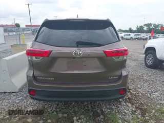 2018 Toyota Highlander LE с VIN 5TDBZRFH6JS812871, выставлен на аукционе IAAI как лот 42373213 с пробегом 33 024 миль миль и . История ставок и продаж доступна на DreamBid. Изображение 15.