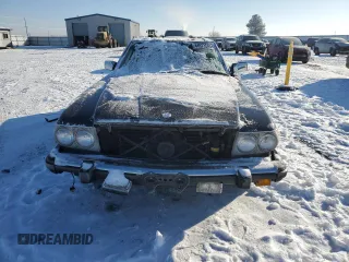 1985 Mercedes-Benz 380 z VIN WDBBA45C1FA026172, wystawiony jako Copart lot #44573545 z przebiegiem 149 808 mil mil oraz Szkoda całkowita • Salvage title. Historia ofert i sprzedaży dostępna na DreamBid. Obrazek 5.