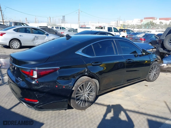 2023 Lexus ES with VIN 58ADZ1B17PU139794, listed as a IAAI auction lot 41665543 with 32,952 mi miles. Bid and sale history available at carsss.com. Image 4.